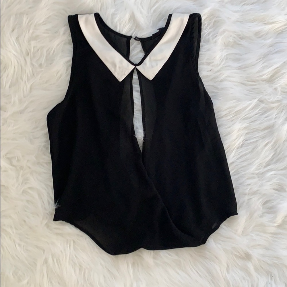 ‼️White collar black blouse